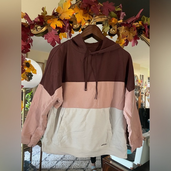 Bass Pro Shops Tops - Bass Pro Pink Maroon and Cream Color Block Lightweight Hoodie